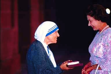 Mother  Teresa with Queen Elizabeth II